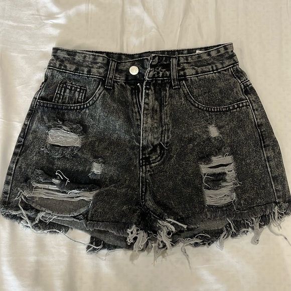 NEVER WORN Size XS Black washed jean shorts - Picture 1 of 3